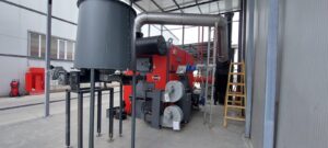 Montaj cazan industrial pentru producere apa calda la 90 grade - Wood Expert