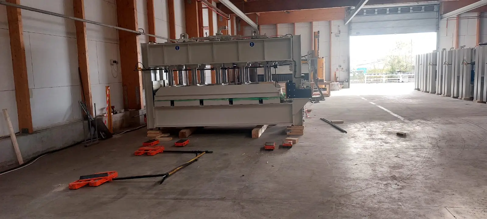 Montaj si punere in functiune presa panouri CLT de la producatorul Orma Macchine - Wood Expert